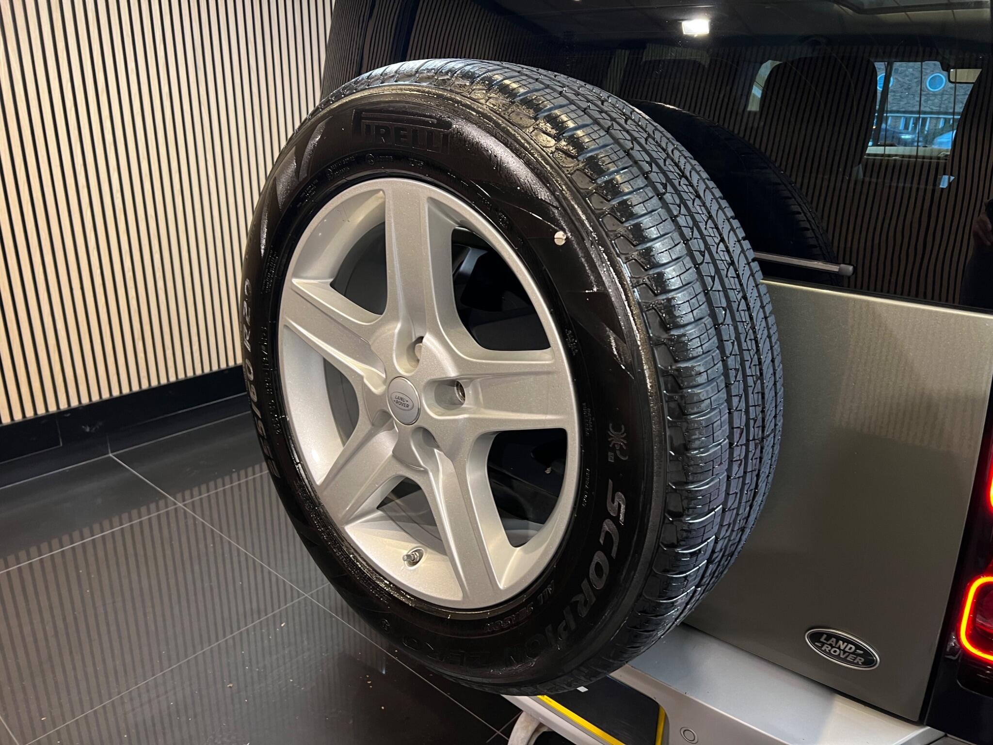 Land Rover Defender 110